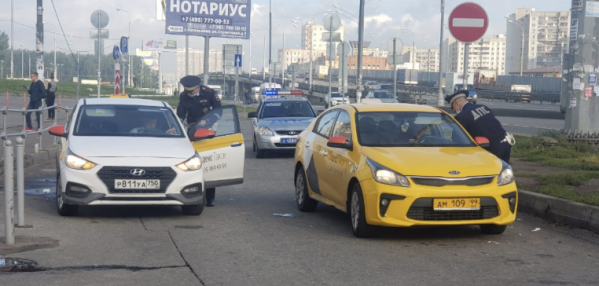 Свыше 50 нелегальных таксистов и мигрантов выявили в Котельниках в ходе двух рейдов